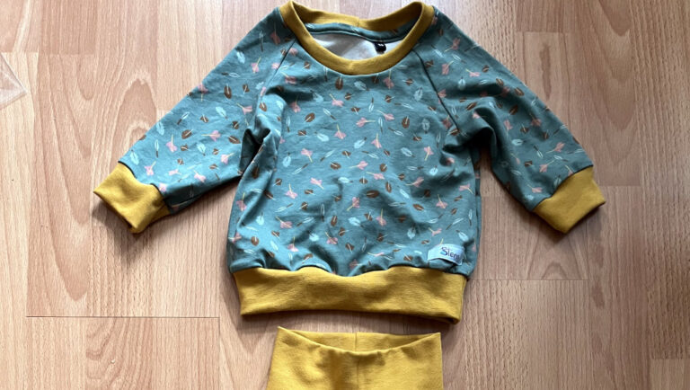 Babykombination Raglanpullover und Pumphose