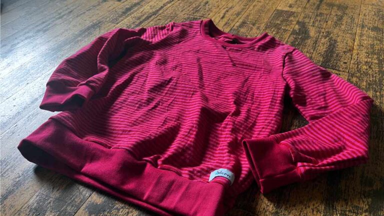 Rosaroter Kinderpullover